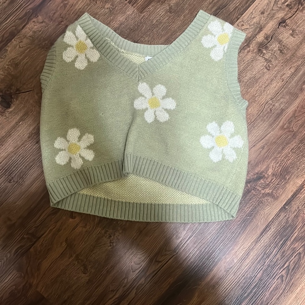 flower sweater vest from rue21